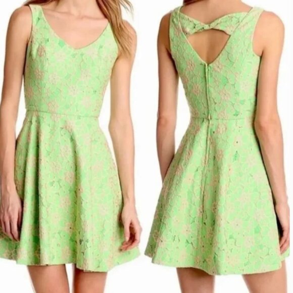 Lilly Pulitzer Mini Lace Dress size 2 - Picture 1 of 7